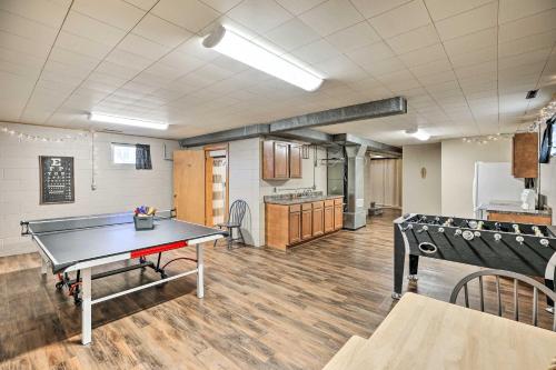 Dapur atau dapur kecil di Sioux Center Split-Level Home with Game Room!