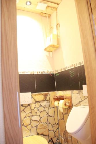 a bathroom with a toilet and a window at Danubio an der Donau - Donau-Resorium in Donauwörth