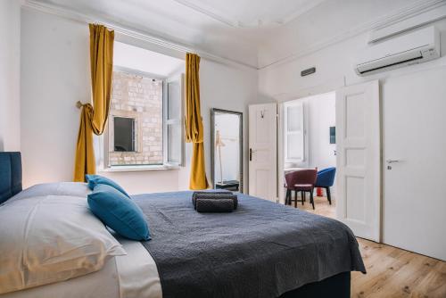 ART DECO OLD TOWN SQUARE by DuHomes