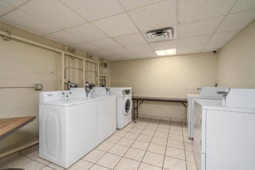 a laundry room with a washer and dryer at The Dakota in Sioux Falls