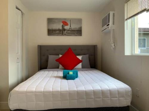 Katil atau katil-katil dalam bilik di COZY Private Apts in Hollywood By Hard Rock Casino!