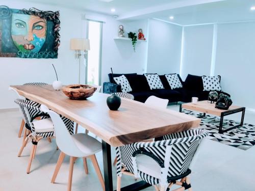 a living room with a wooden table and chairs at Elegante y moderna Villa Miami in Adeje