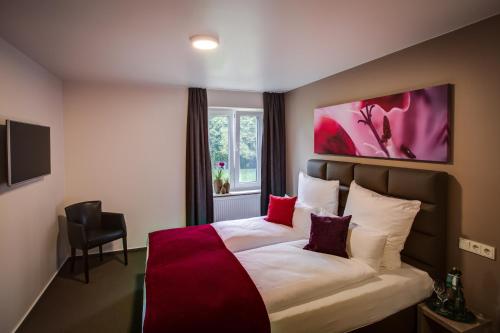 A bed or beds in a room at Weserhotel Schwager