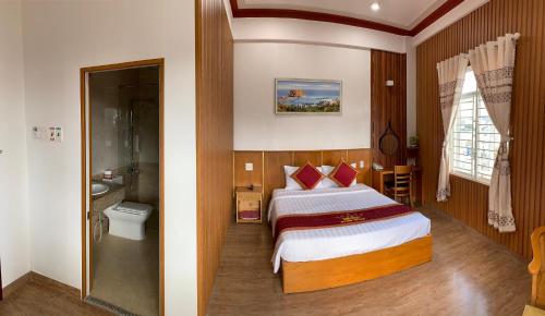 Katil atau katil-katil dalam bilik di King Hotel
