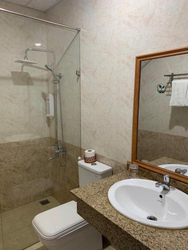 Bilik mandi di King Hotel