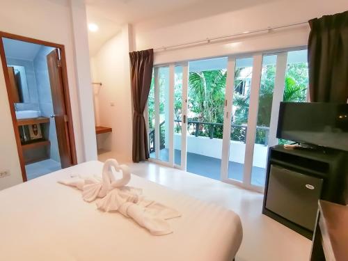 En eller flere senge i et værelse på The Cosy Maenam Beach Resort