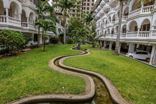 Jardín al aire libre en CityBlue Creekside Hotel & Suites
