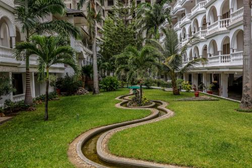 Jardín al aire libre en CityBlue Creekside Hotel & Suites