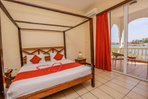 Cama o camas de una habitación en CityBlue Creekside Hotel & Suites