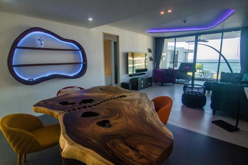 Φωτογραφία από το άλμπουμ του 3Bedroom Beach Penthouse Hua Hin στο Χουά Χιν