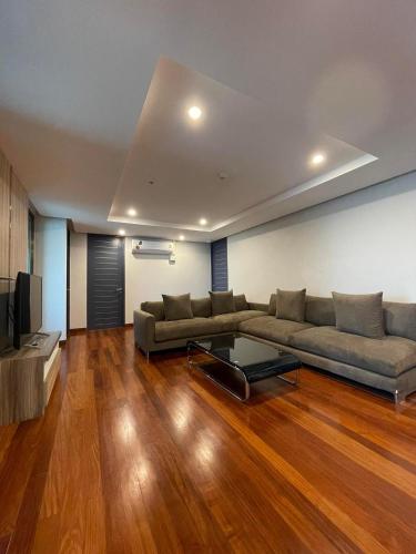 a living room with a couch and a coffee table at ViVi Avenue Thonglor in Bangkok