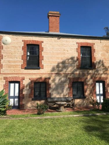 The Wellington Courthouse in South Australiaにある庭