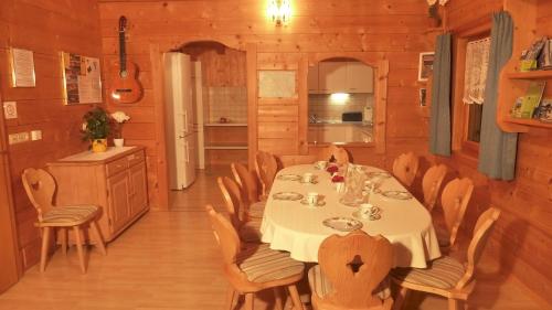 a dining room with a table in a cabin at Appartement Bergrose in Hopfgarten im Brixental