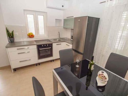 Kuchyň nebo kuchyňský kout v ubytování Apartments Karlo