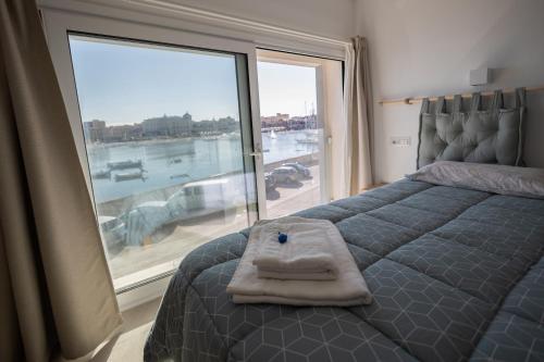 Postel nebo postele na pokoji v ubytování Eos Sea View Apartments