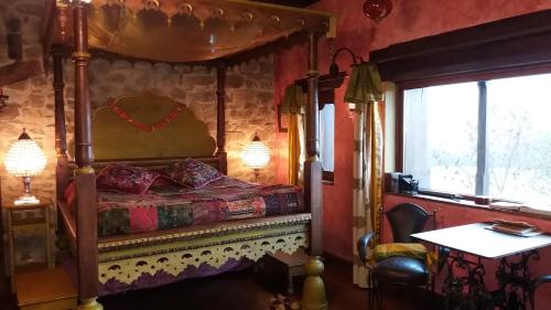 Ένα ή περισσότερα κρεβάτια σε δωμάτιο στο Les Folies de la Serve