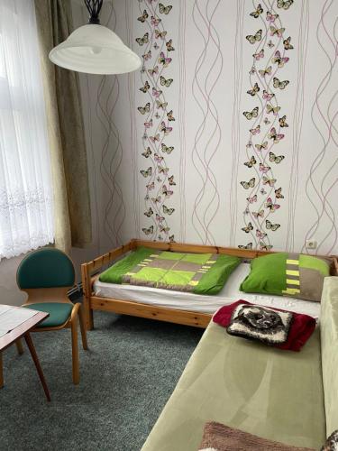 a small bedroom with a bed and a chair at Bunte Stadt an der Elde 2 in Grabow