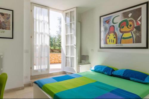 Ένα ή περισσότερα κρεβάτια σε δωμάτιο στο Bilocale Colline di Bardolino 1