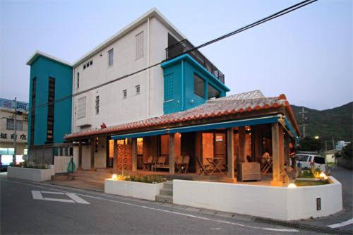 a building on the side of a street at ペンションニライカナイ NiraiKanai in Awaren