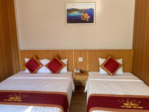 Katil atau katil-katil dalam bilik di King Hotel