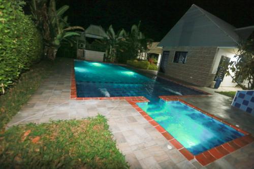 a swimming pool in a yard at night at Finca Los Tres Reyes in Guamal