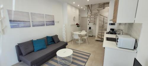 Kuchyň nebo kuchyňský kout v ubytování Eos Sea View Apartments