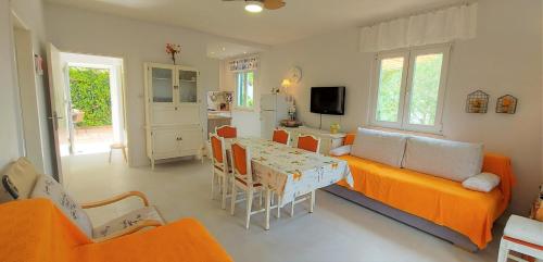 Apartment in Slatine with sea view, terrace, WiFi (4785-1)