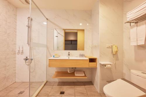 a bathroom with a toilet, sink, and bathtub at Naruwan Inn in Taitung City