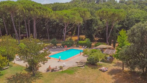an overhead view of a swimming pool in a park at Montebelli Agriturismo & Country Hotel in Caldana