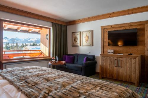 Postel nebo postele na pokoji v ubytování Relais & Châteaux Gut Steinbach Hotel Chalets SPA