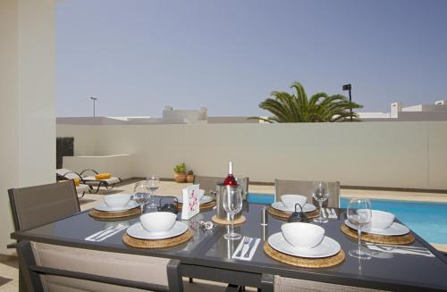 Luxury Villa Near beach 1km Swimming pool Tennis court Great for all ages