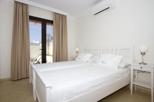 Luxury Villa Near beach 1km Swimming pool Tennis court Great for all ages