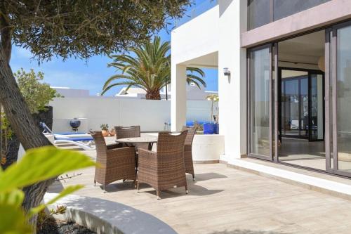 Luxury Villa Near beach 1km Swimming pool Tennis court Great for all ages