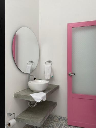 a bathroom with a white sink and a mirror at Casa Celeste Honda in Honda