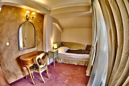 Postel nebo postele na pokoji v ubytování Meg-Lozenetz Hotel