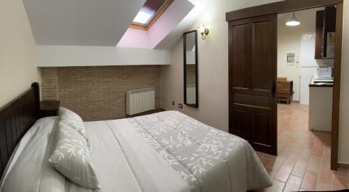 Кровать или кровати в номере Leyendas de Monfragüe