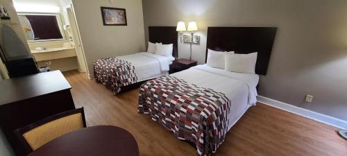 Ένα ή περισσότερα κρεβάτια σε δωμάτιο στο Red Roof Inn Tifton
