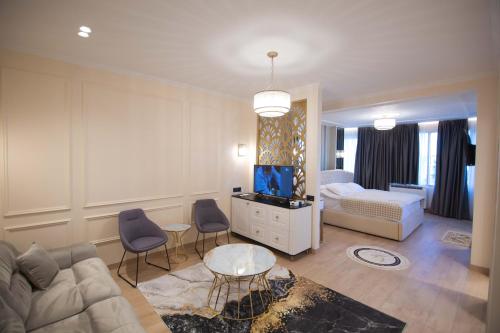 a living room with a couch and a bed at Sky Hotel Korce in Korçë