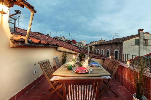 Terrazza Santa Croce, PANORAMIC TERRACE PENTHOUSE inside the Walls of Lucca