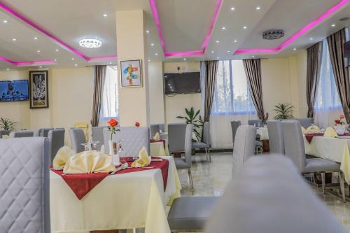 A restaurant or other place to eat at Roseau Hotel And Spa