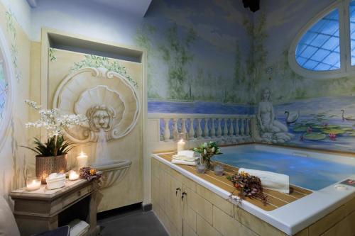 Ảnh trong thư viện ảnh của The Medieval Penthouse, Indulge among History in a Luxury 5 Bedrooms Apartment ở Lucca