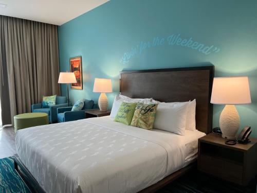 a bedroom with a large bed and a blue wall at The Lodge at Camp Margaritaville in Pigeon Forge