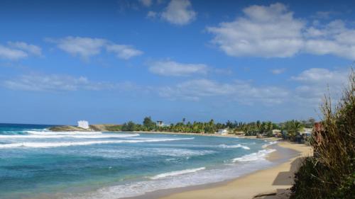 a view of a beach on a sunny day at My dulce hogar in Isabela