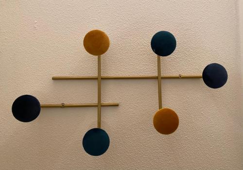 a group of objects on a wall with circles on it at Combo Rooms in Garna dʼAlpago