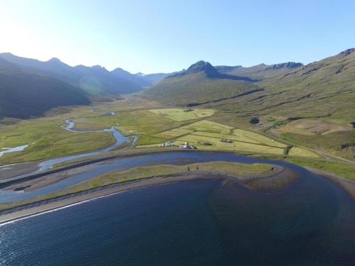 Fotografie z fotogalerie ubytování Óseyri Hlaðan -The Barn studio apartment v destinaci Stöðvarfjörður
