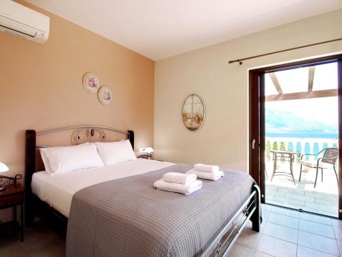 a bedroom with a bed with towels on it at Villa Alexandros in Spartià