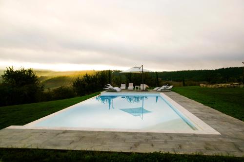 a swimming pool in the middle of a grass field at Colle Galli in Acquapendente