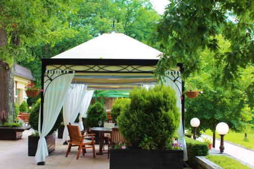 Κήπος έξω από το Spa Hotel Calista