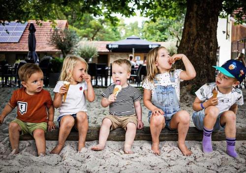 Niños alojados en POLE POLE - Ijsbeer