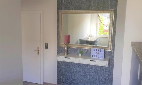 a bathroom with a mirror and a sink at --- SEEDOMIZIL --- moderne Ferienwohnung mit Terrasse in Möhnesee